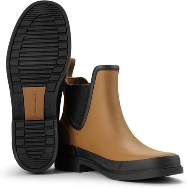 W's Eva Alder, view: 1