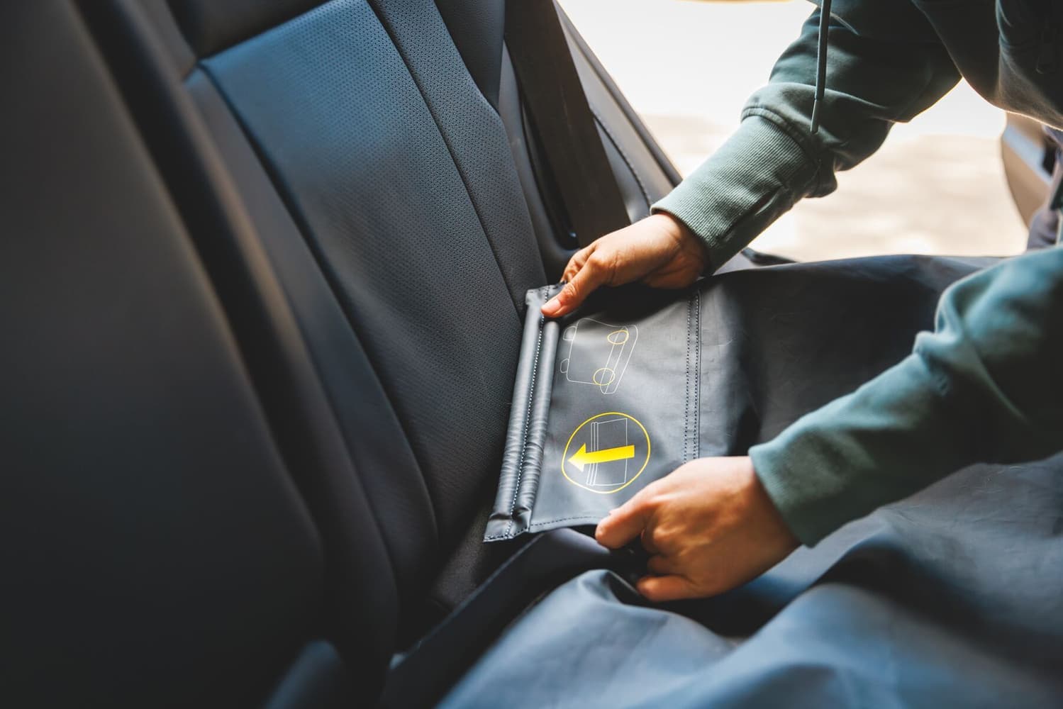 The Dirtbag Seat Cover Basalt Gray, view: 1