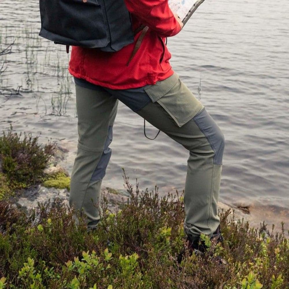 Bergans W's Nordmarka Hybrid Pants Green Mud / Solid Dark Grey, view: 2