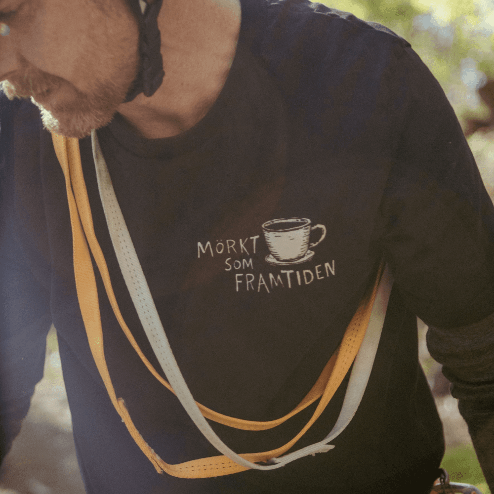 T-Shirt "Mörkt Som Framtiden" Black, view: 2